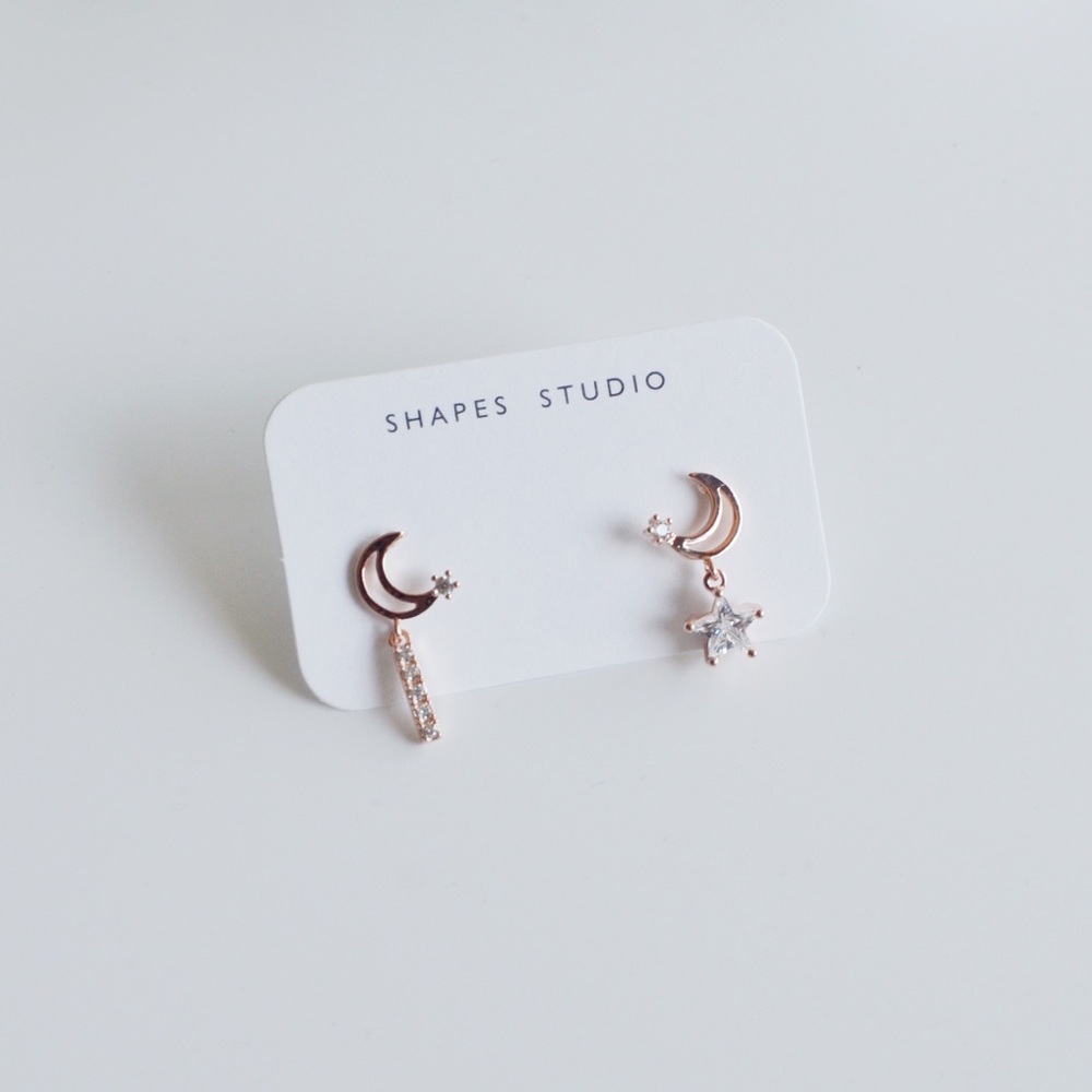 Asymmetric Rose Gold Star Moon Stud Earrings - Picture 4 of 8